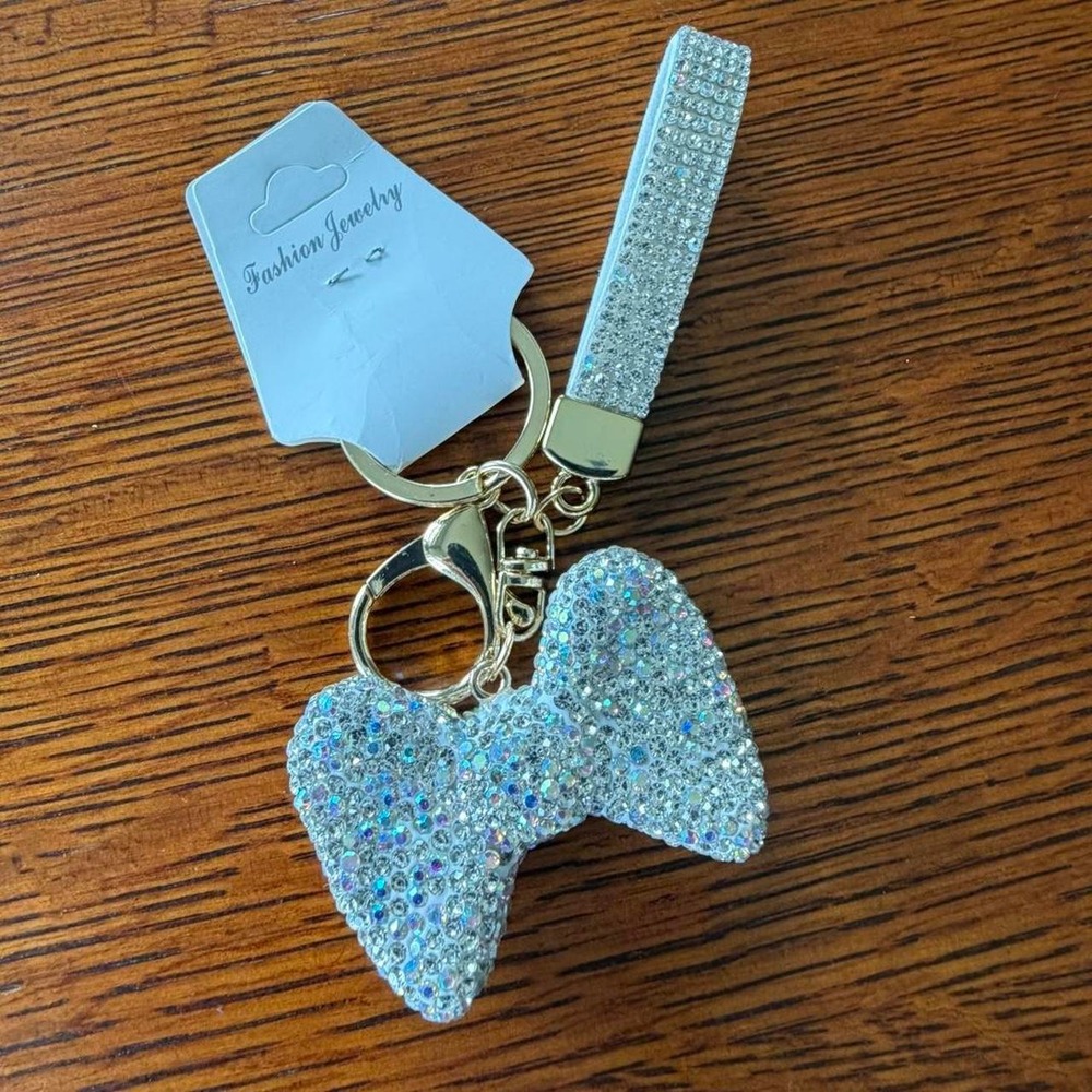 Super cute NWT rhinestone bow keychain purse bag accessory.